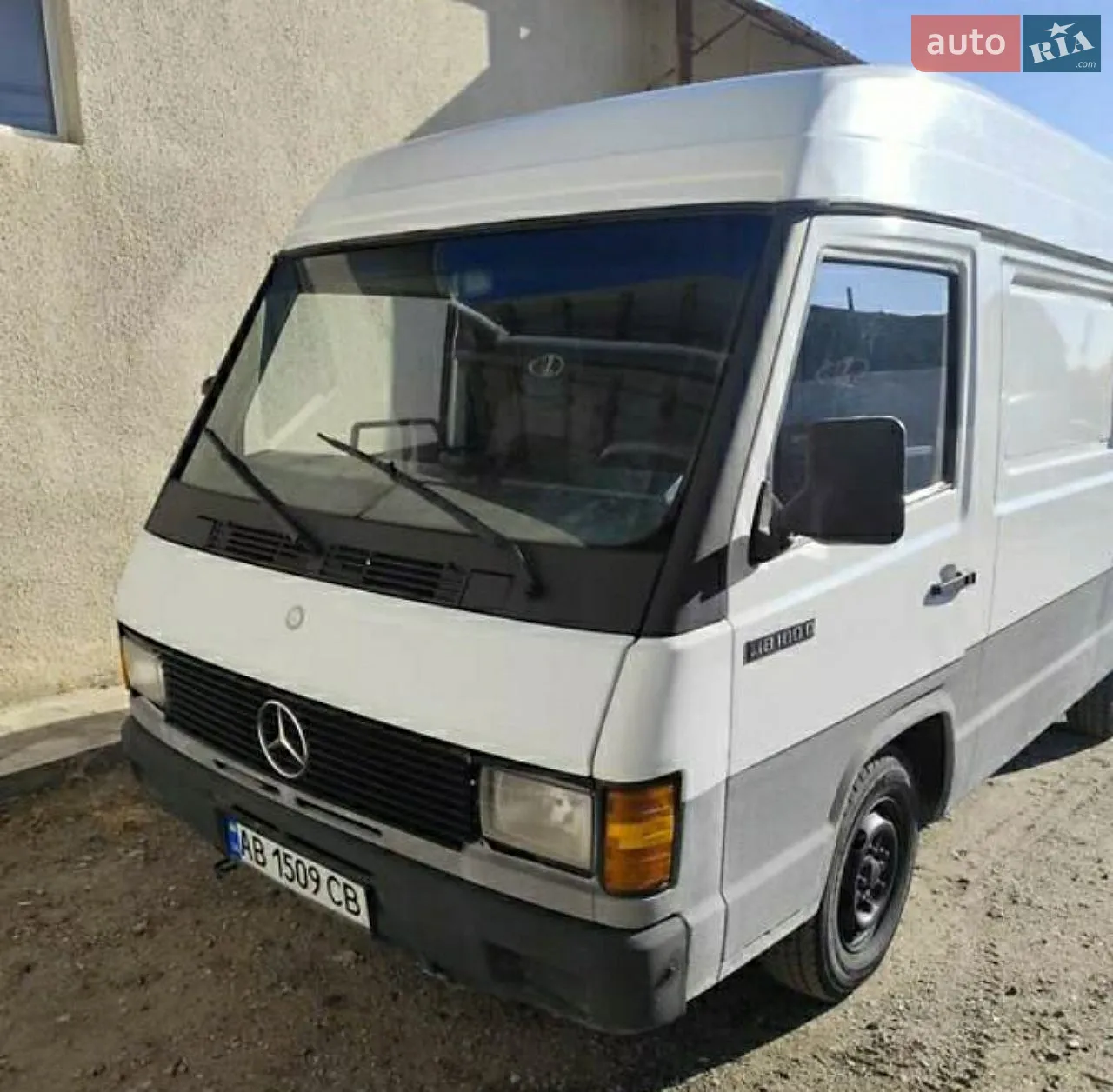 Mercedes-Benz MB-Class, 1990