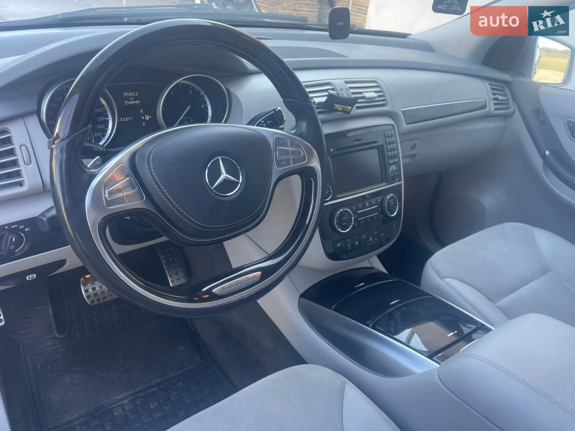 Mercedes-Benz R-Class, 2011