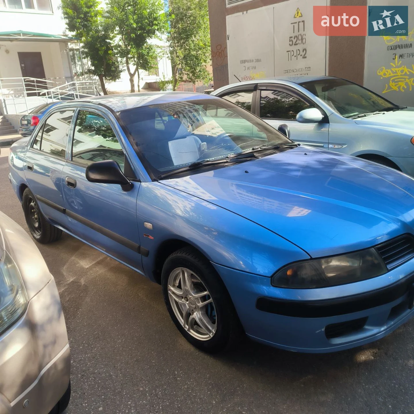 Mitsubishi Carisma, 2002