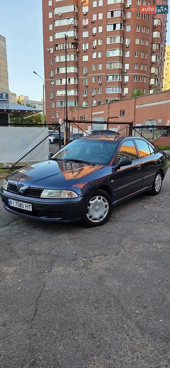 Mitsubishi Carisma, 2001
