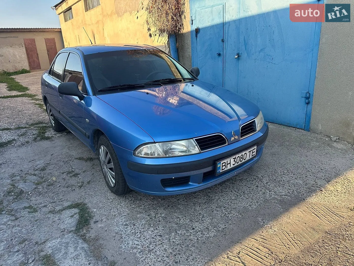 Mitsubishi Carisma, 2001