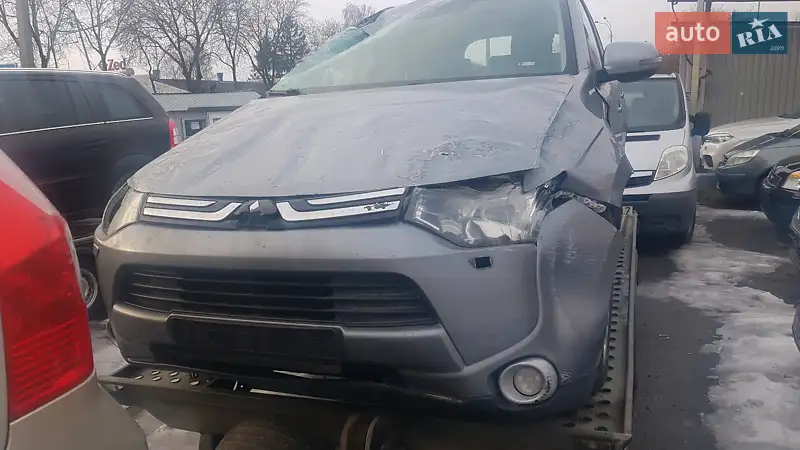 Mitsubishi Outlander, 2012