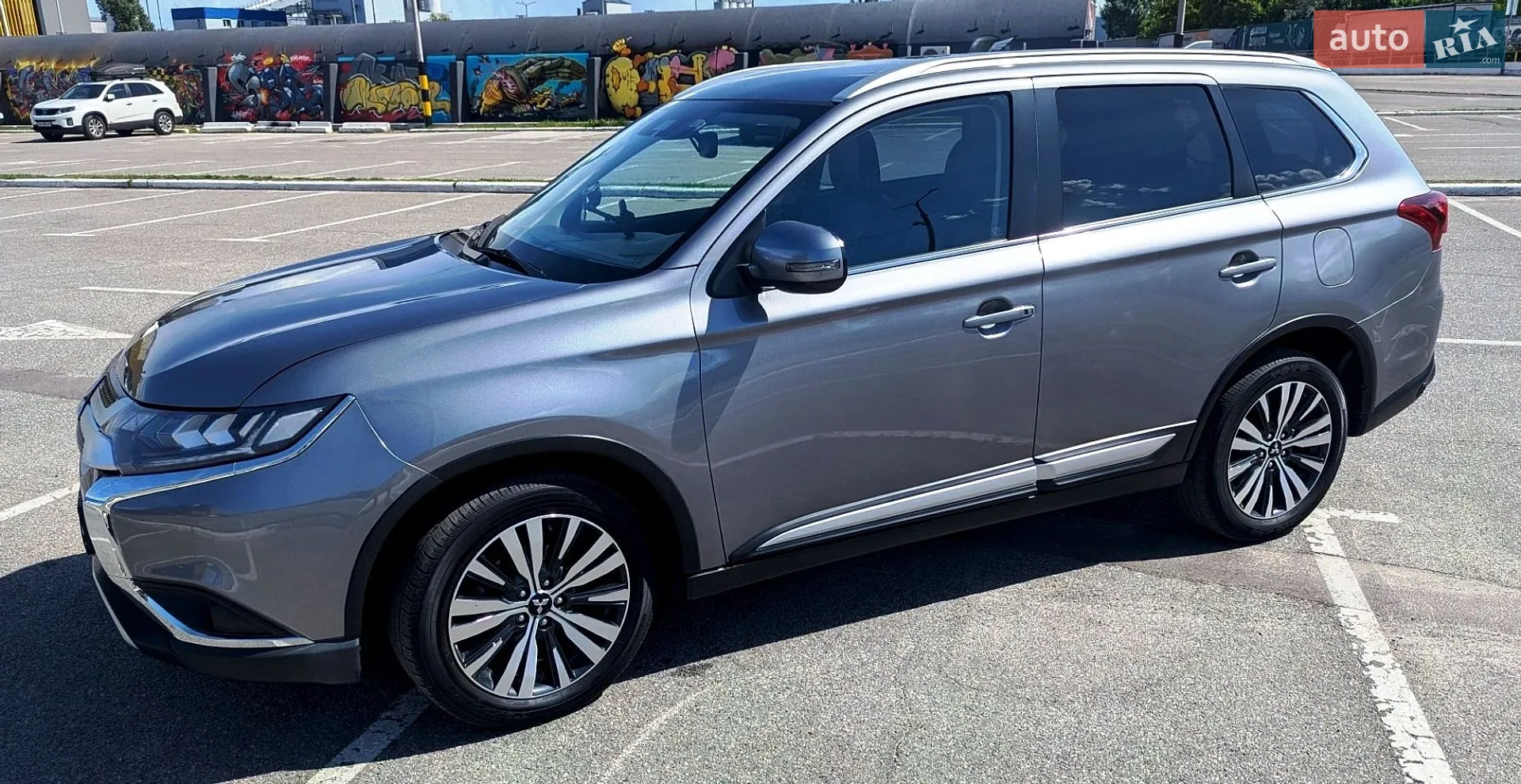 Mitsubishi Outlander, 2020