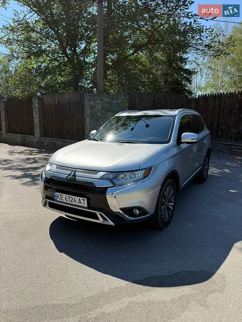 Mitsubishi Outlander, 2020