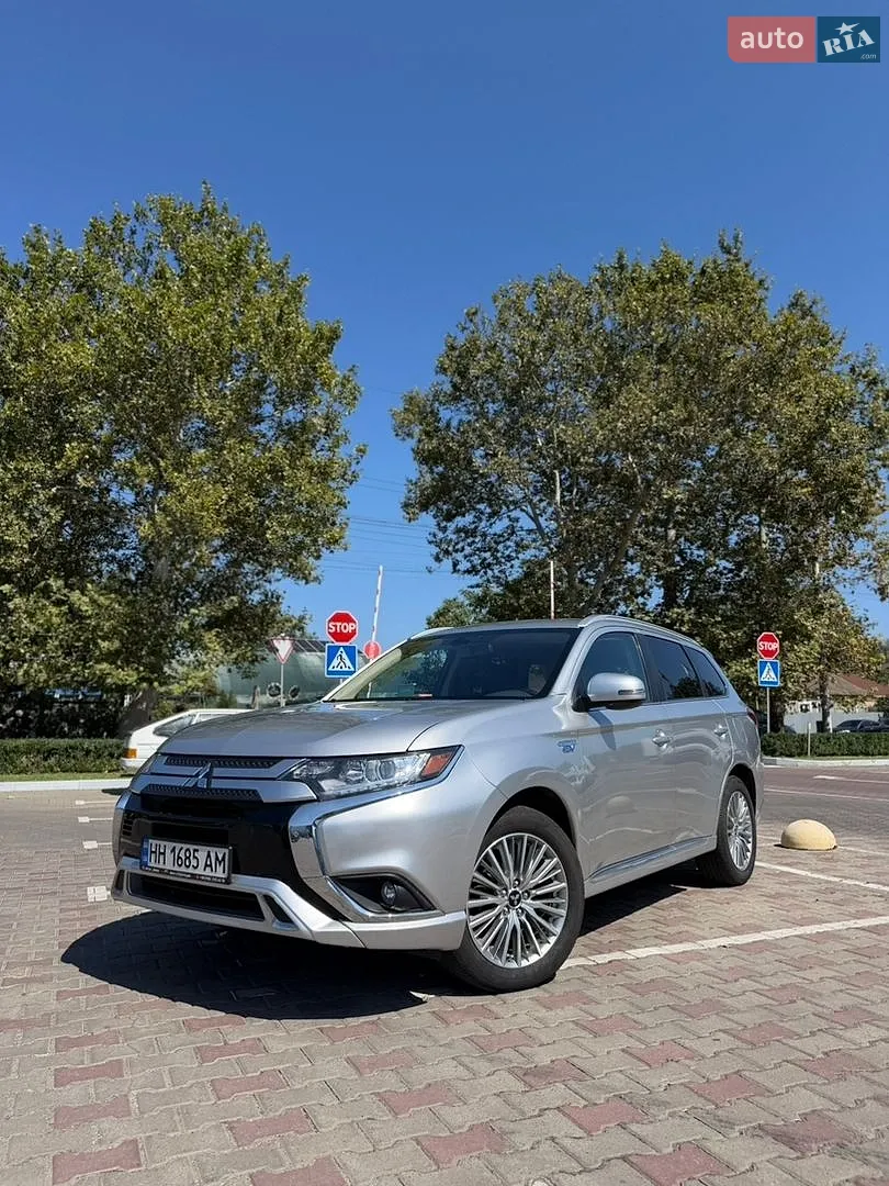 Mitsubishi Outlander, 2021