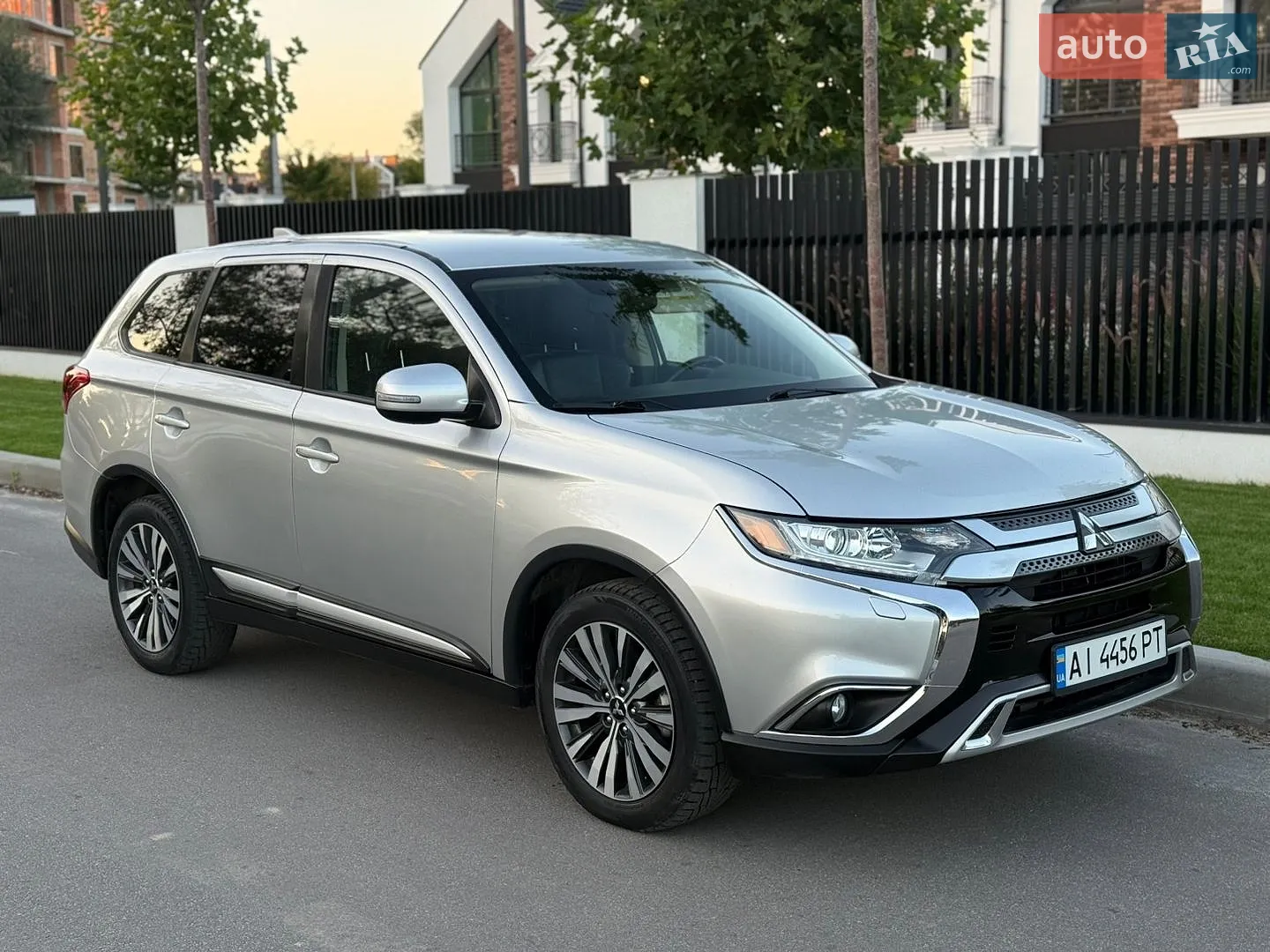 Mitsubishi Outlander 2019 — 1