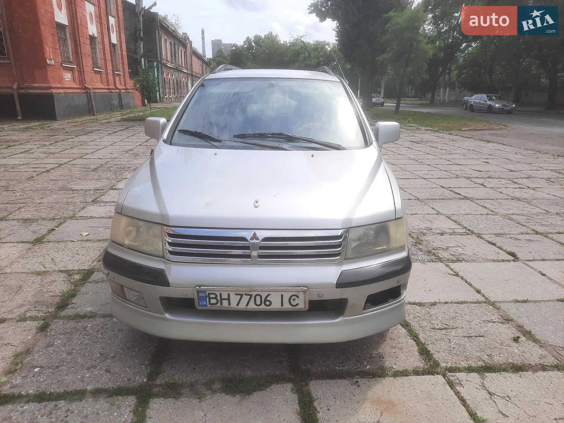 Mitsubishi Space Wagon, 2000