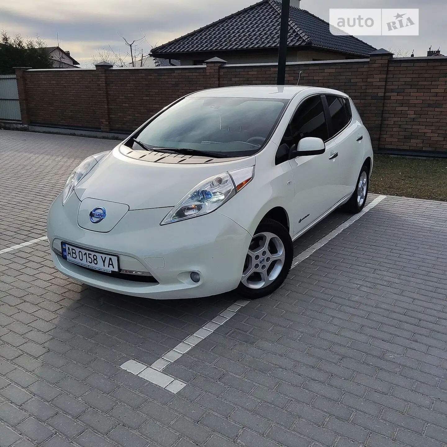 Nissan Leaf, 2011