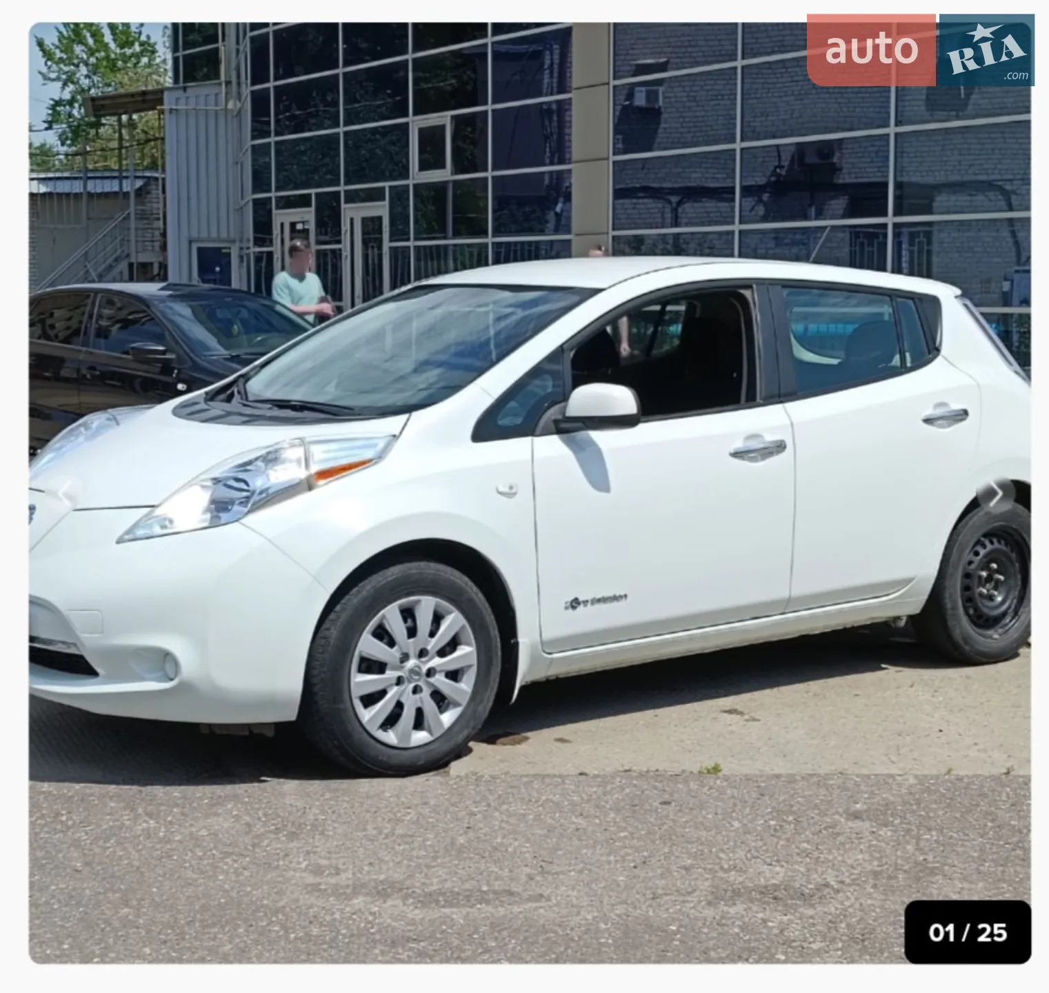 Nissan Leaf, 2011