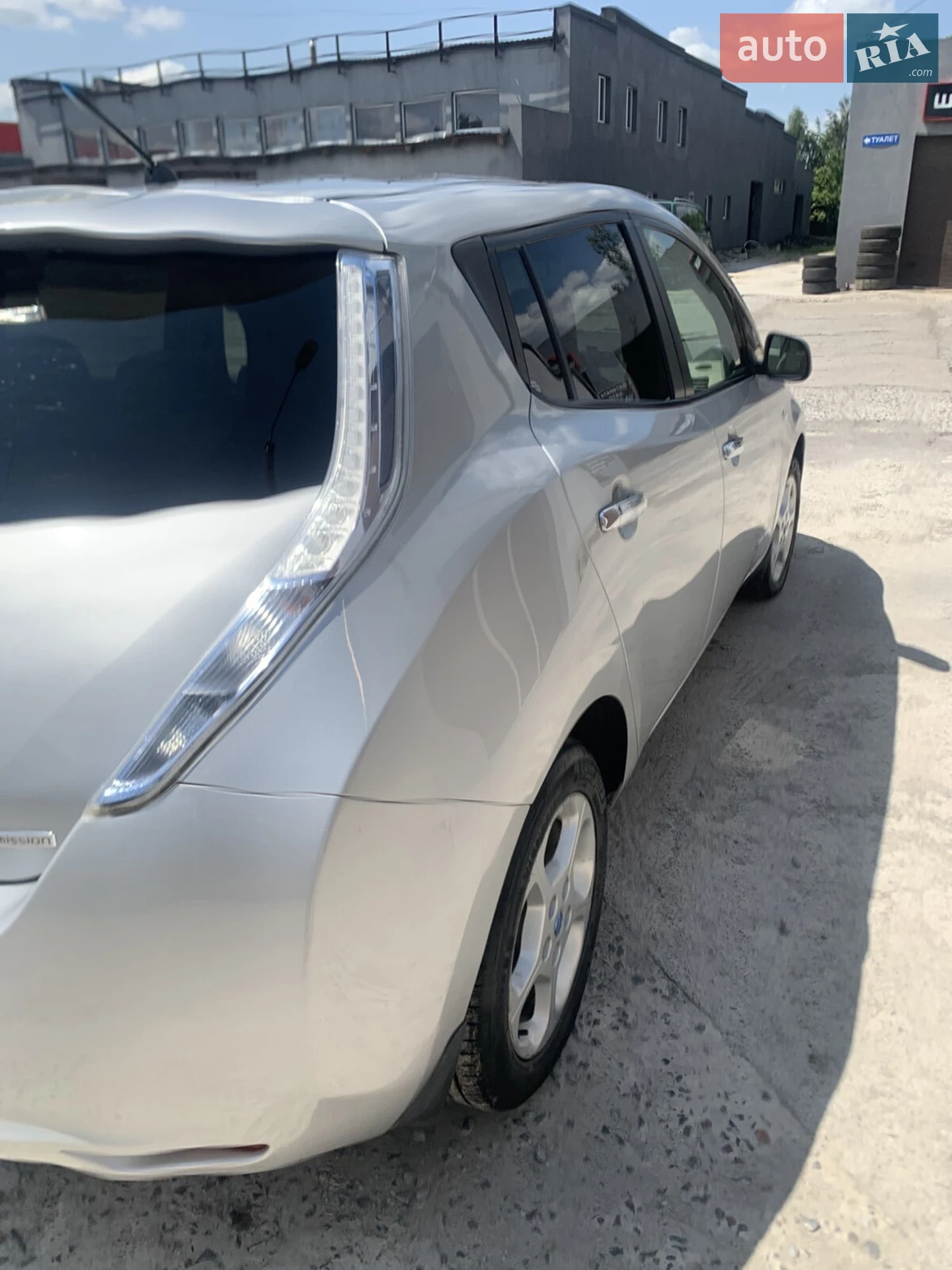 Nissan Leaf, 2011