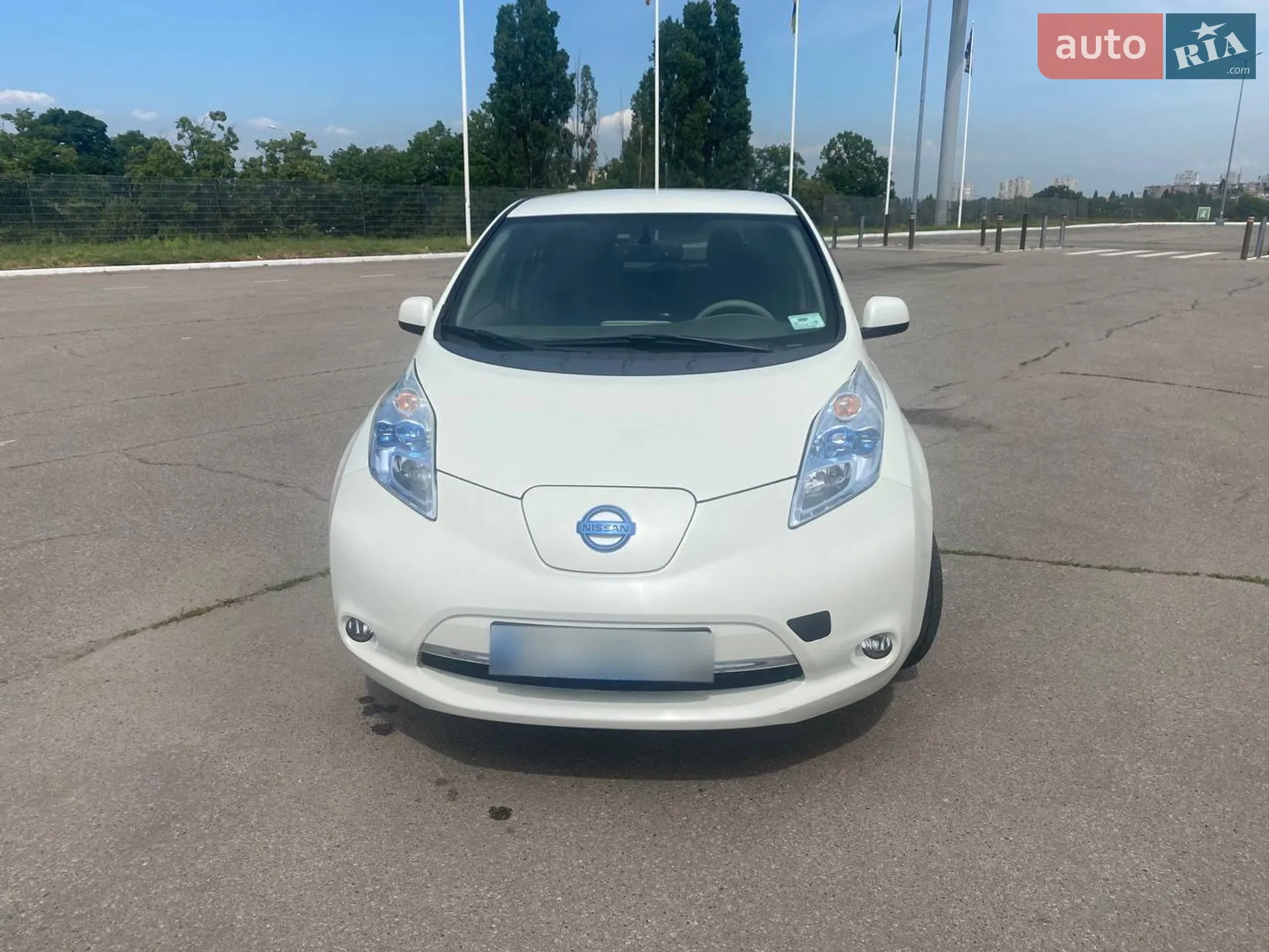 Nissan Leaf, 2011