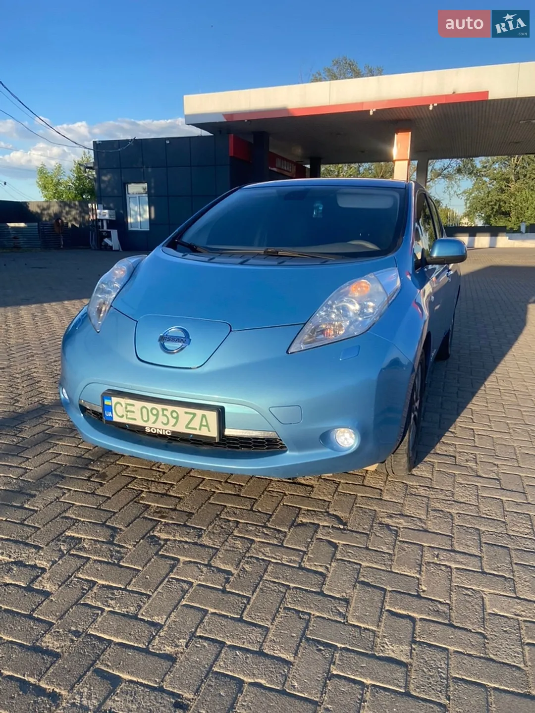 Nissan Leaf, 2011