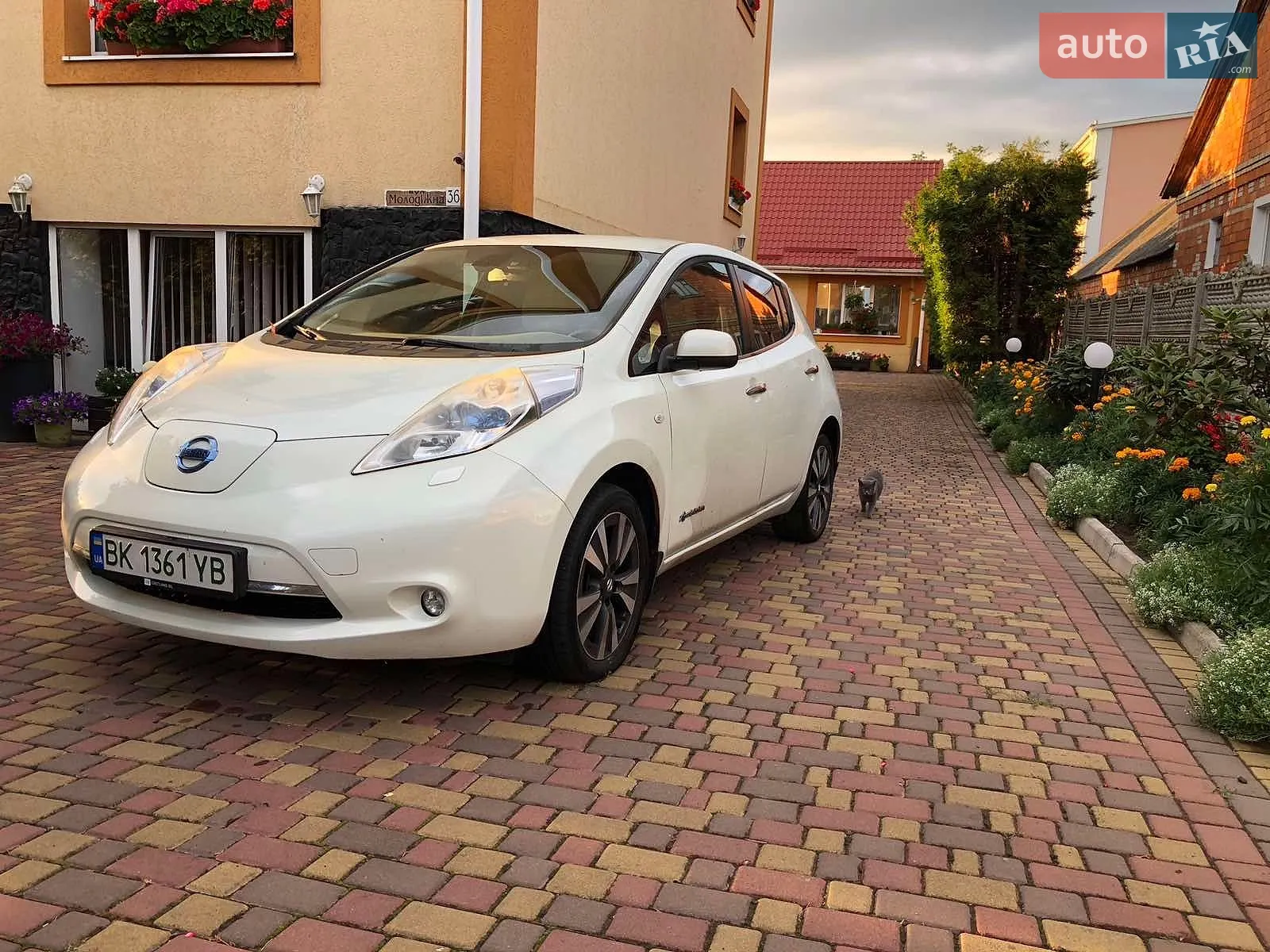 Nissan Leaf, 2011