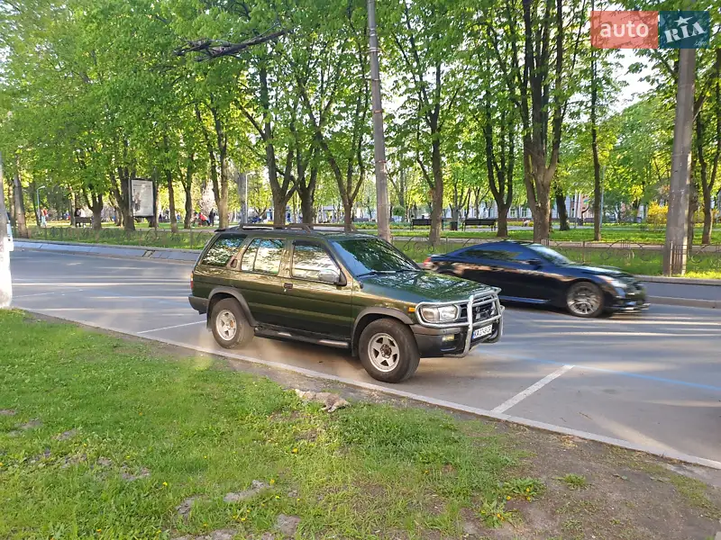 Nissan Pathfinder, 1999
