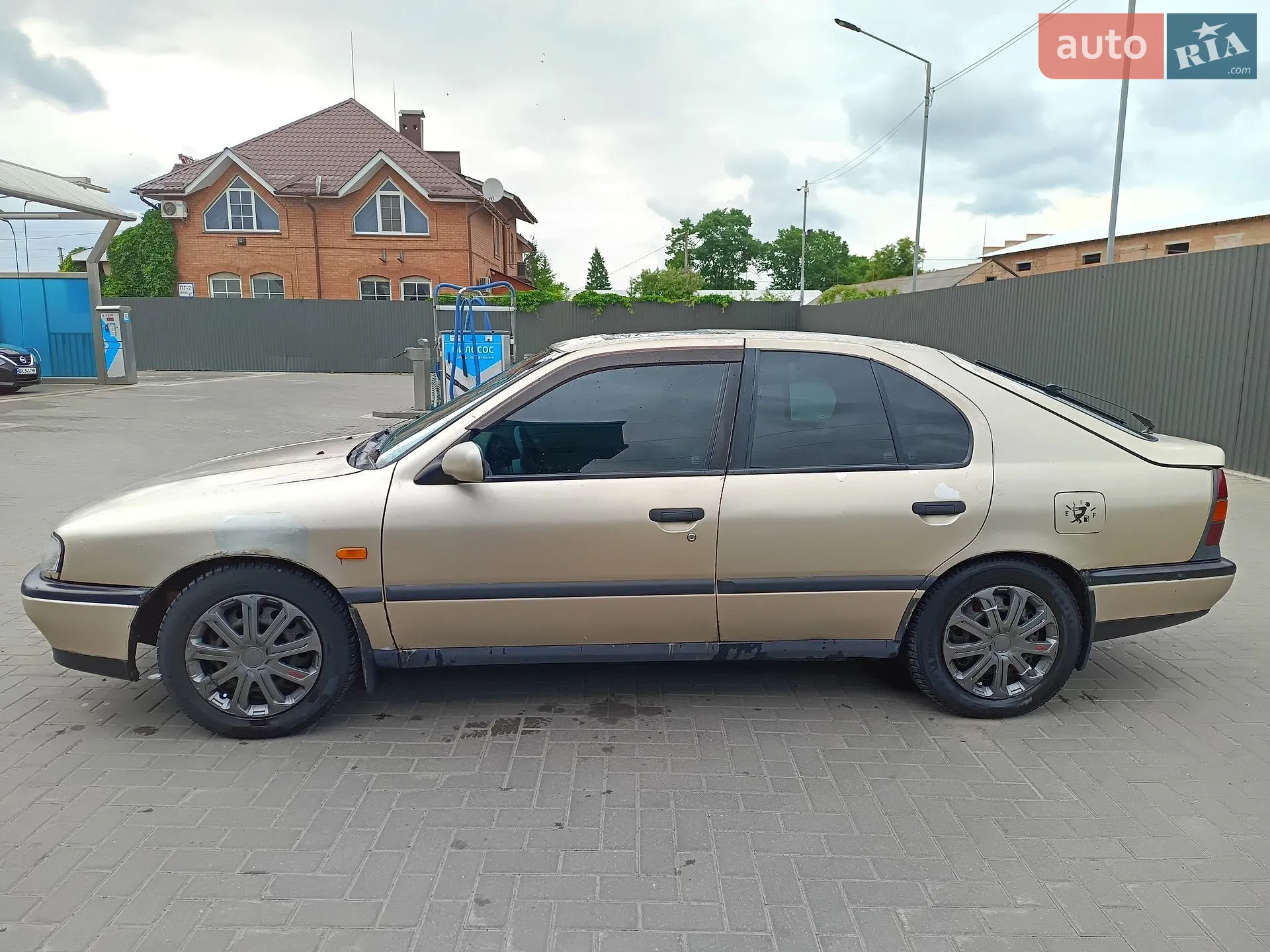Nissan Primera, 1993