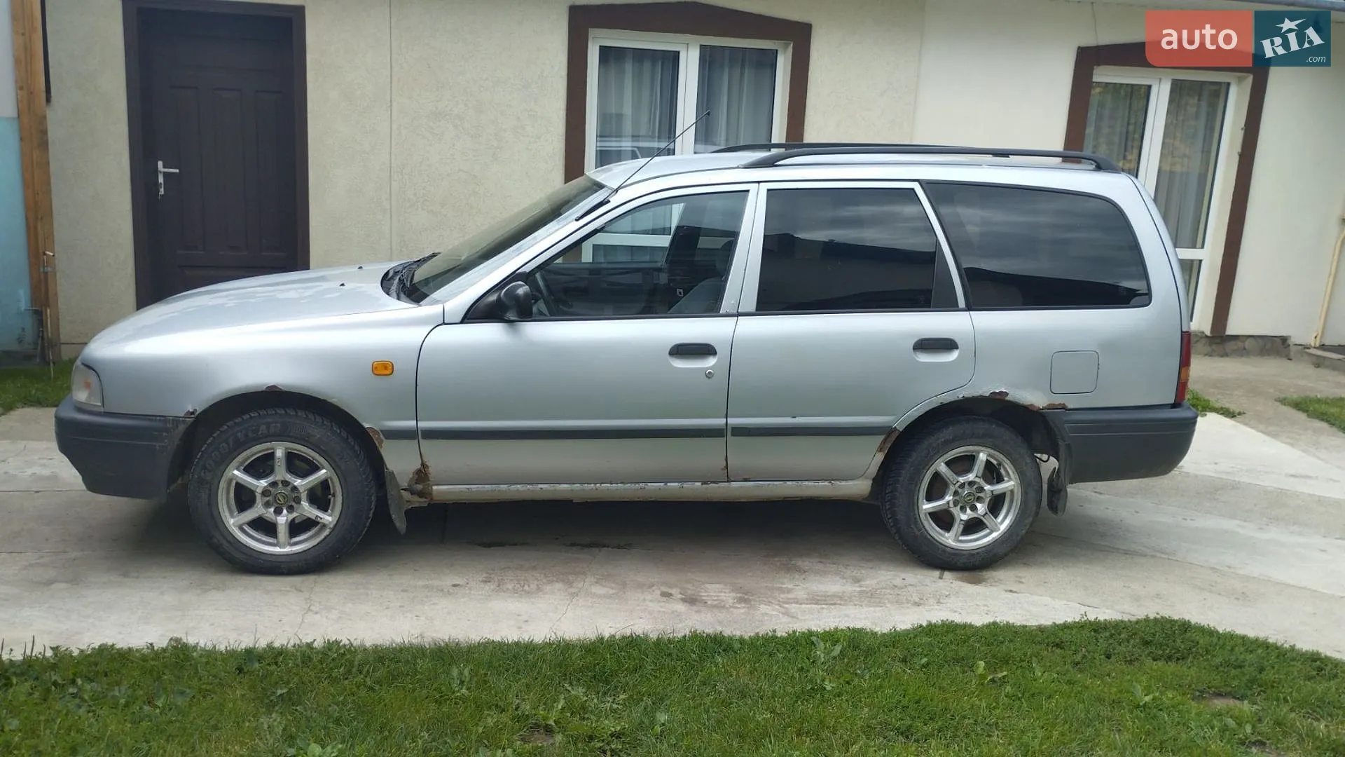 Nissan Sunny, 1992