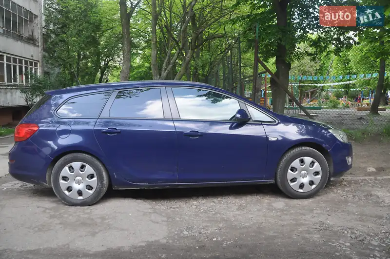 Opel Astra 2012 — 1