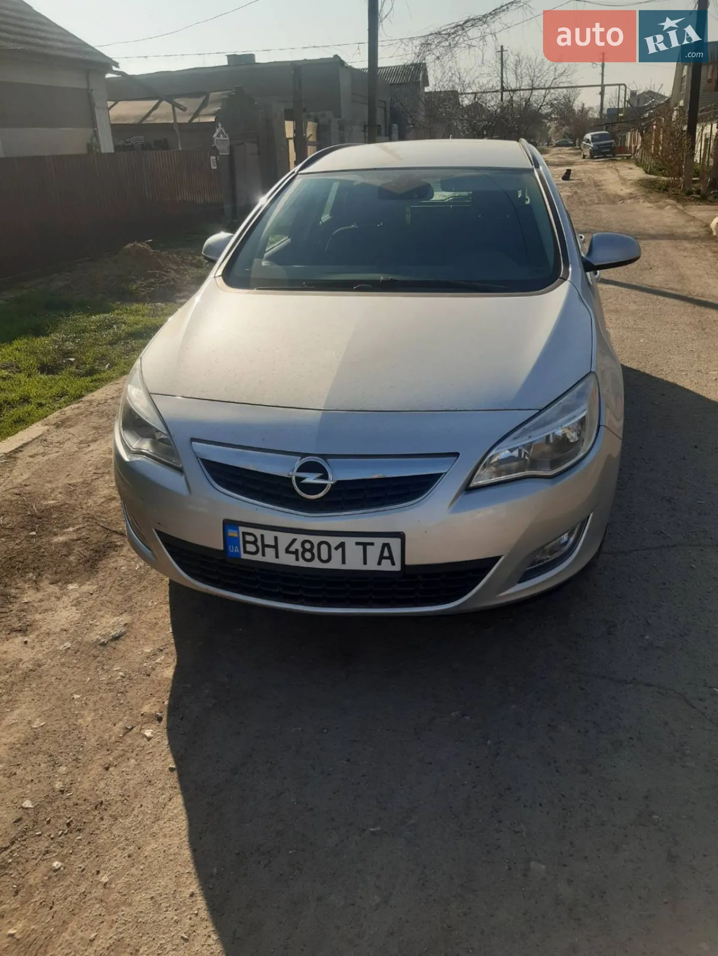 Opel Astra, 2011