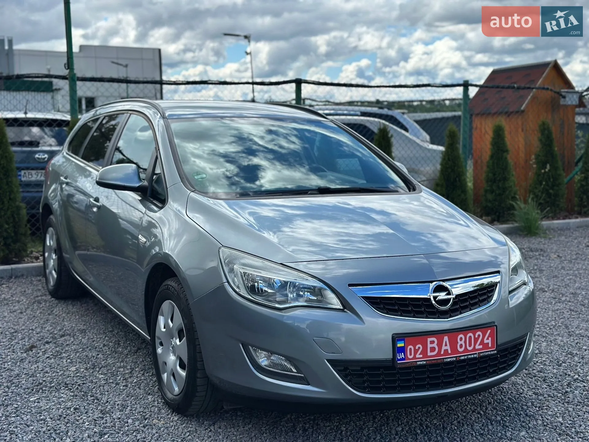 Opel Astra, 2011