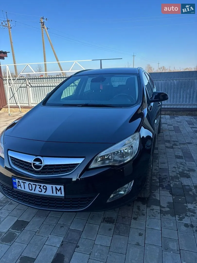 Opel Astra, 2011