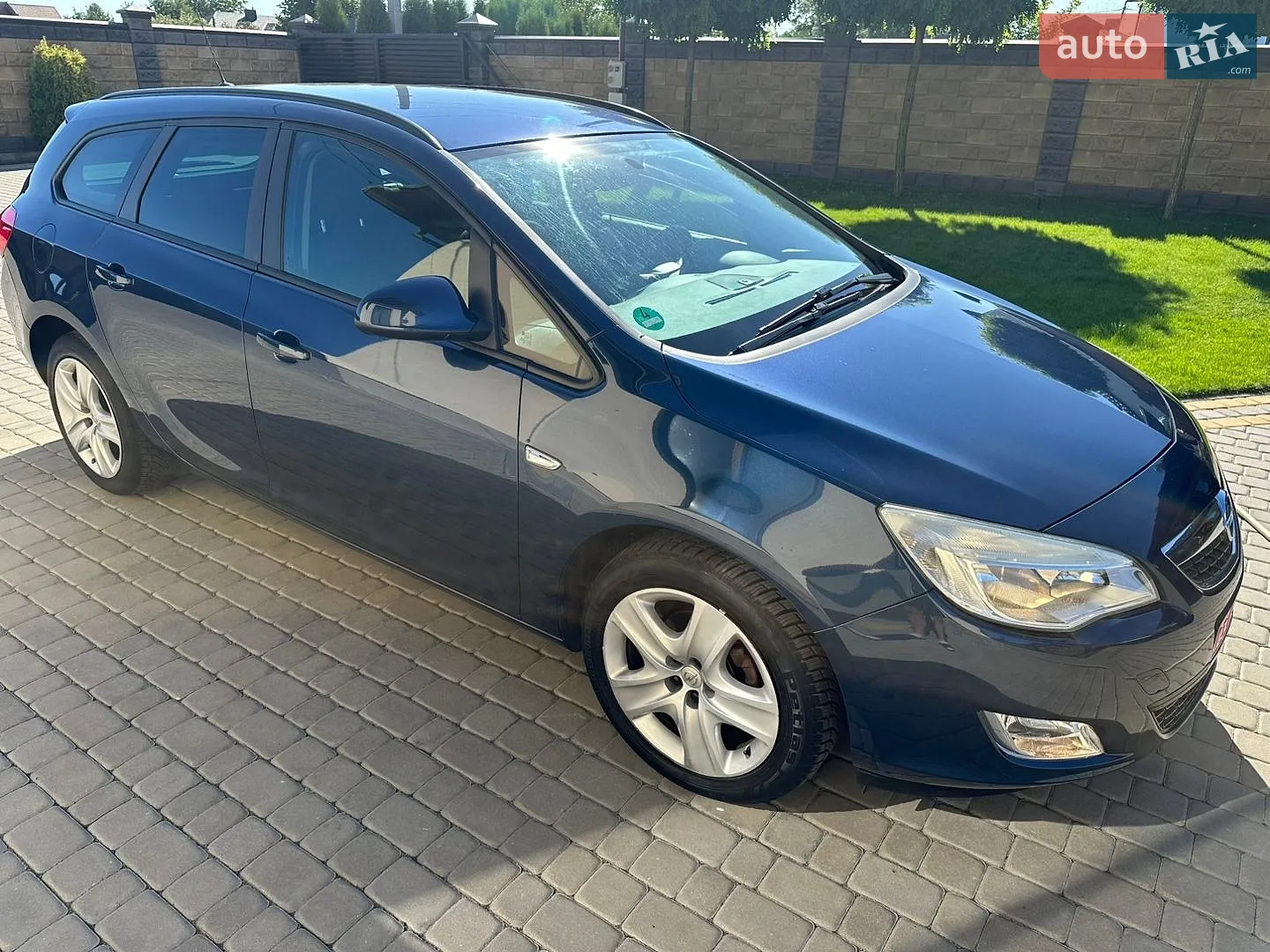 Opel Astra, 2011