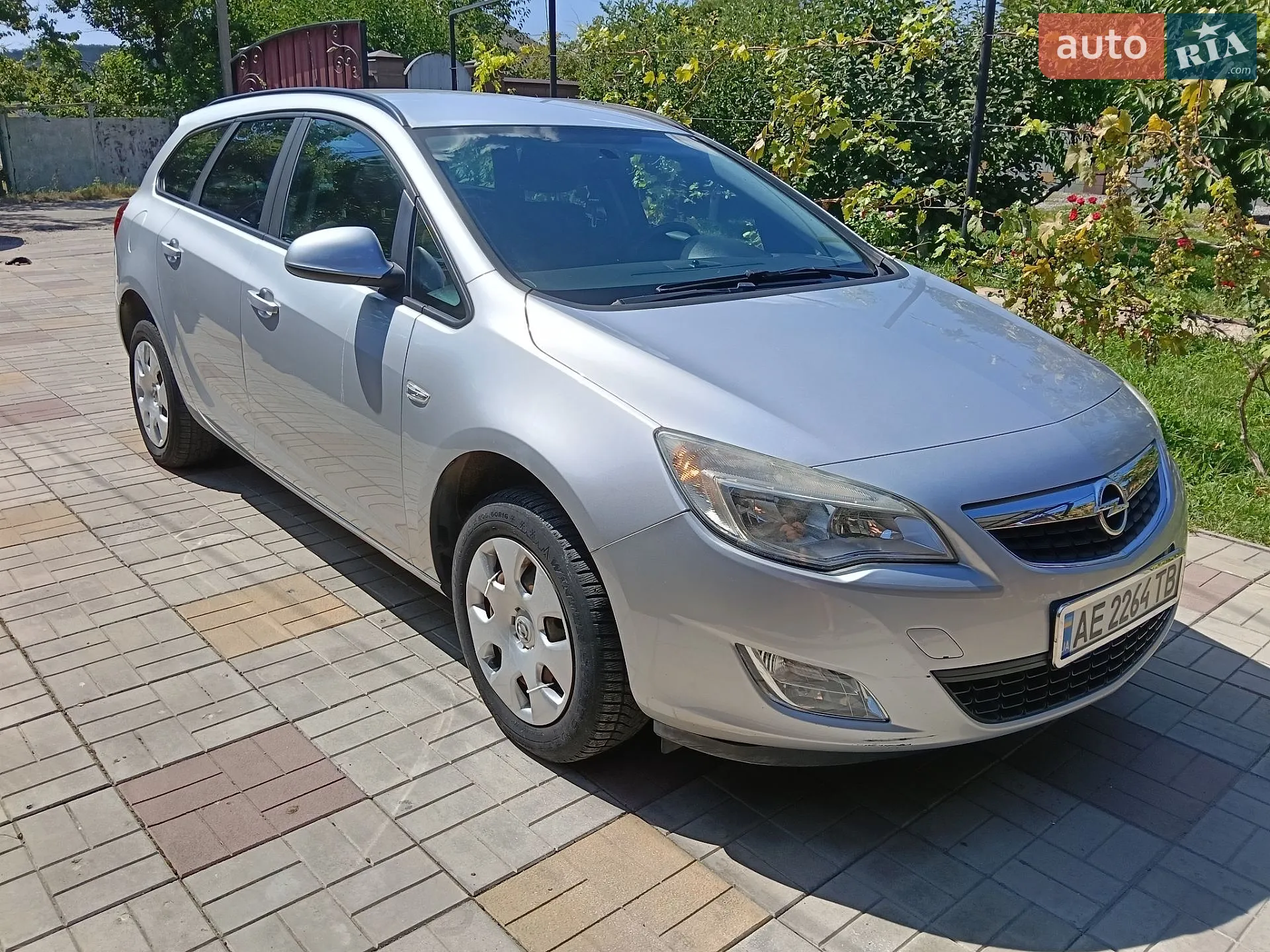 Opel Astra, 2011