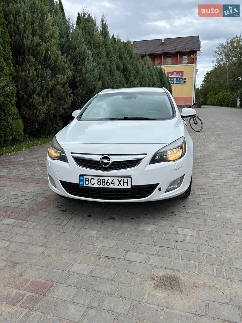 Opel Astra, 2011