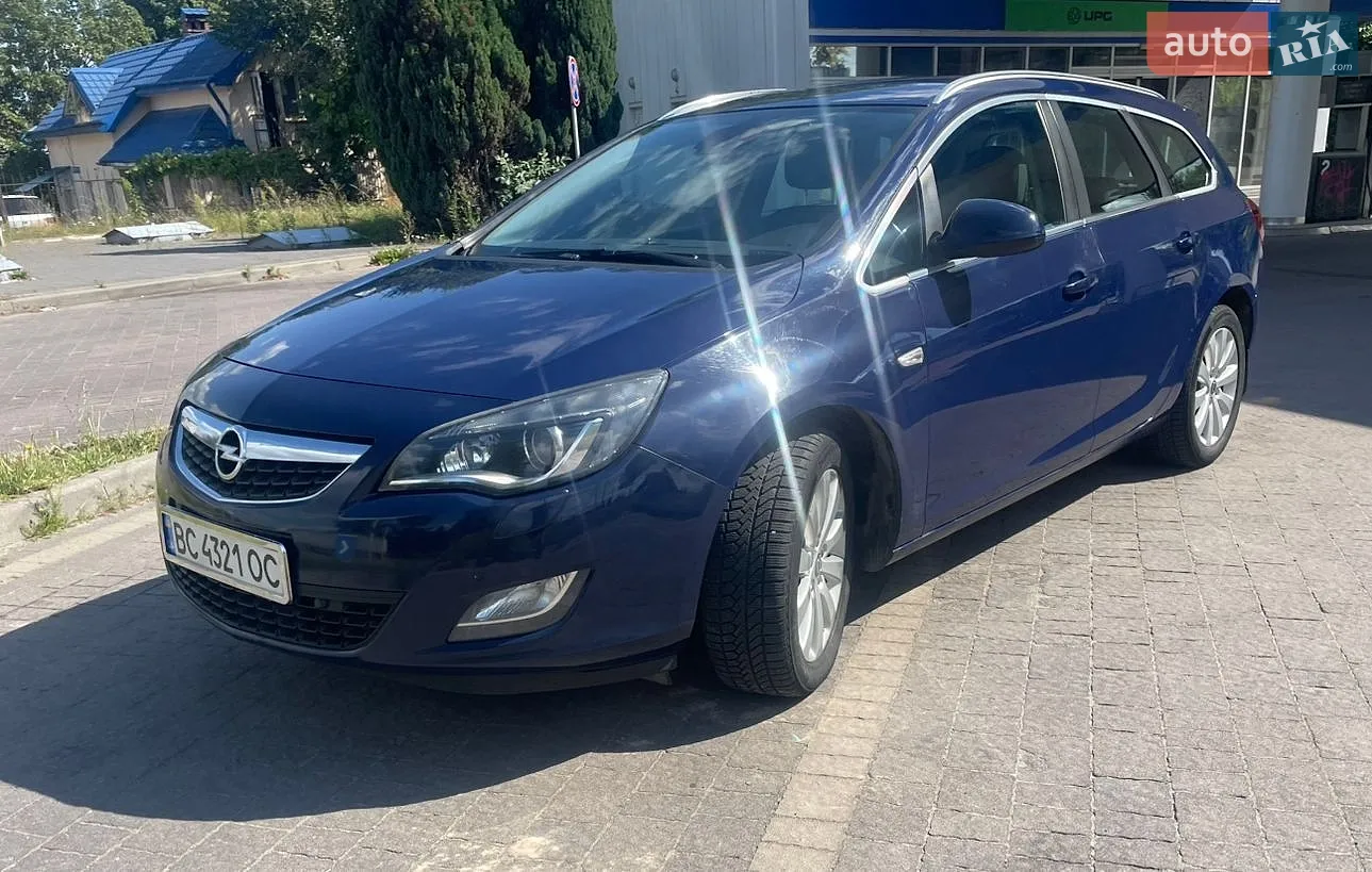 Opel Astra, 2011