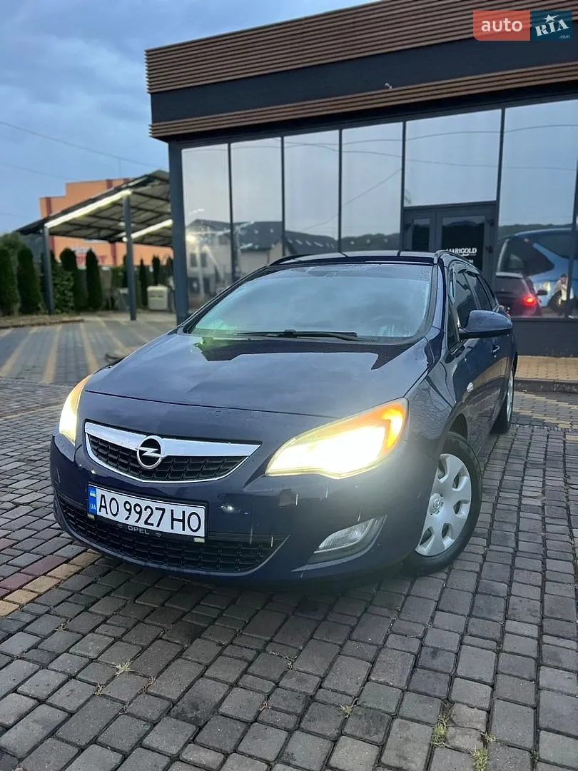 Opel Astra, 2011