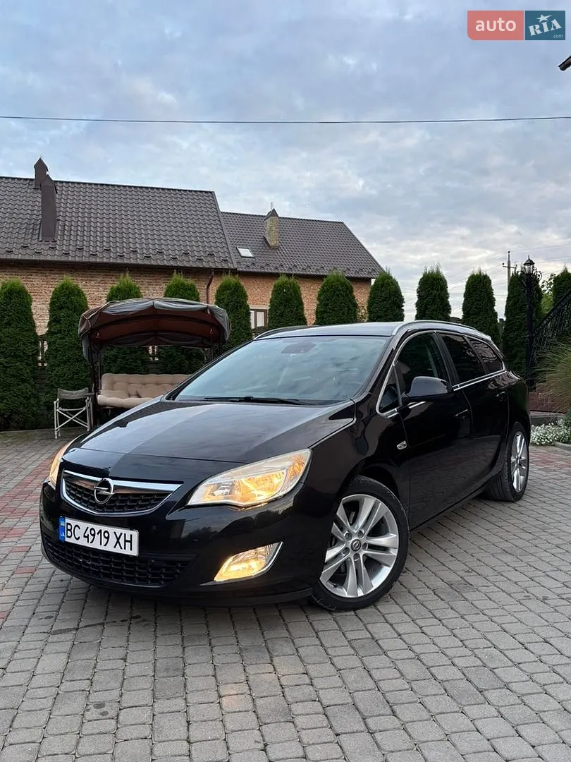 Opel Astra, 2011