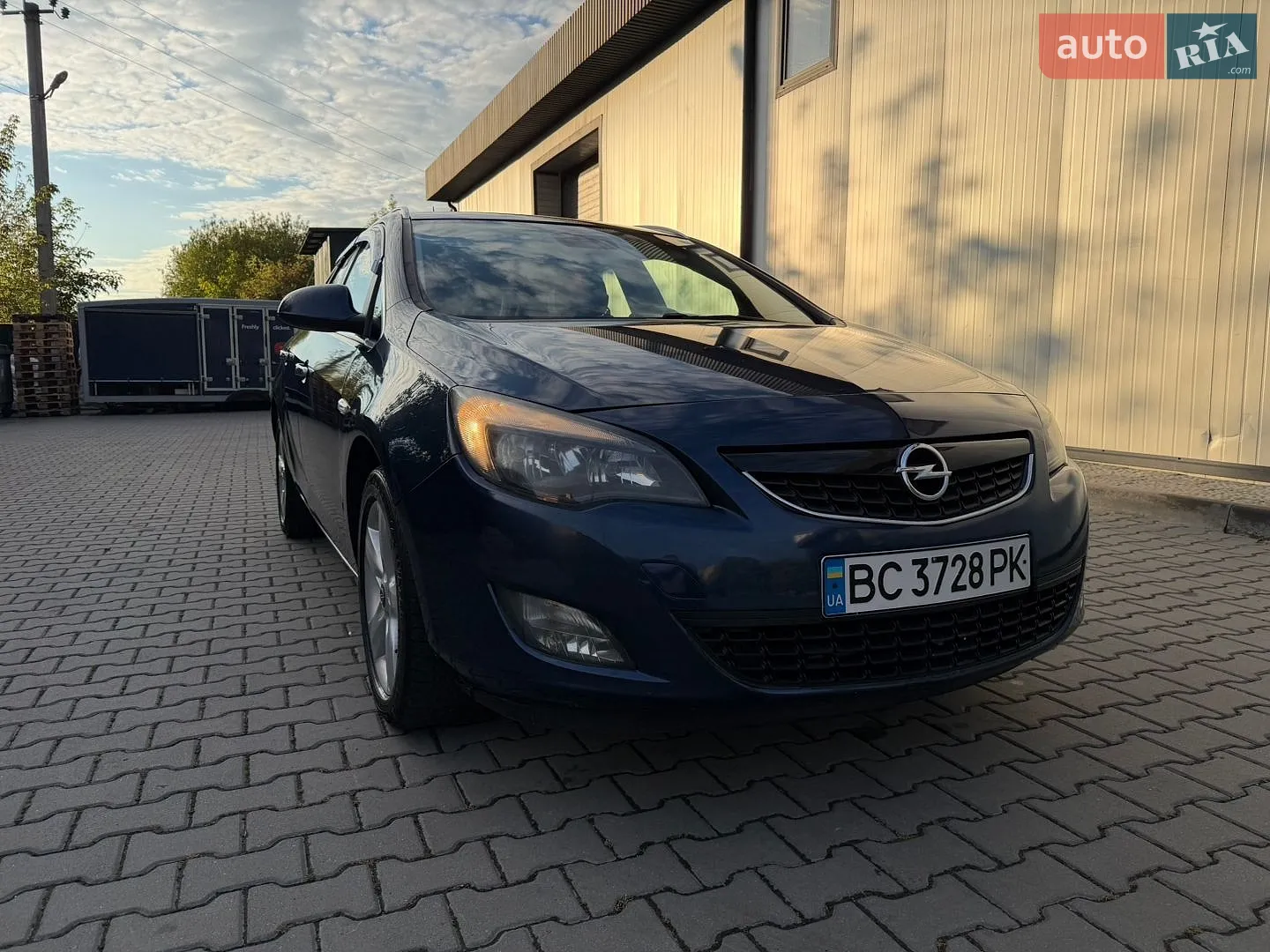 Opel Astra, 2011