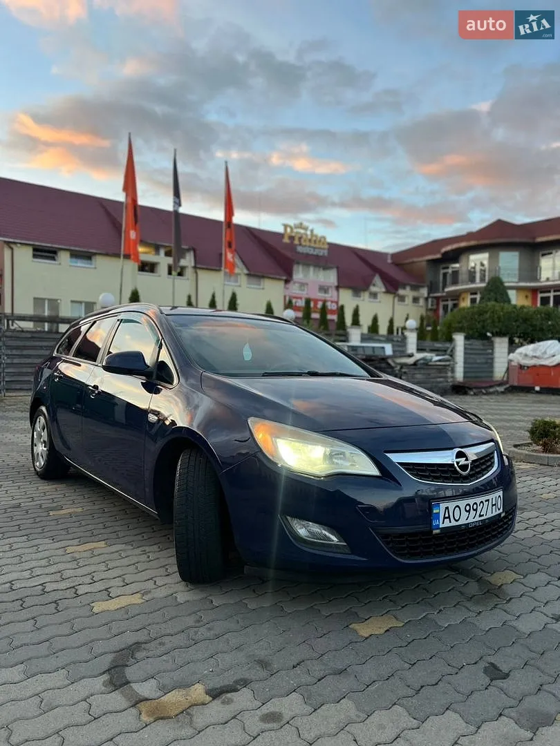 Opel Astra, 2011