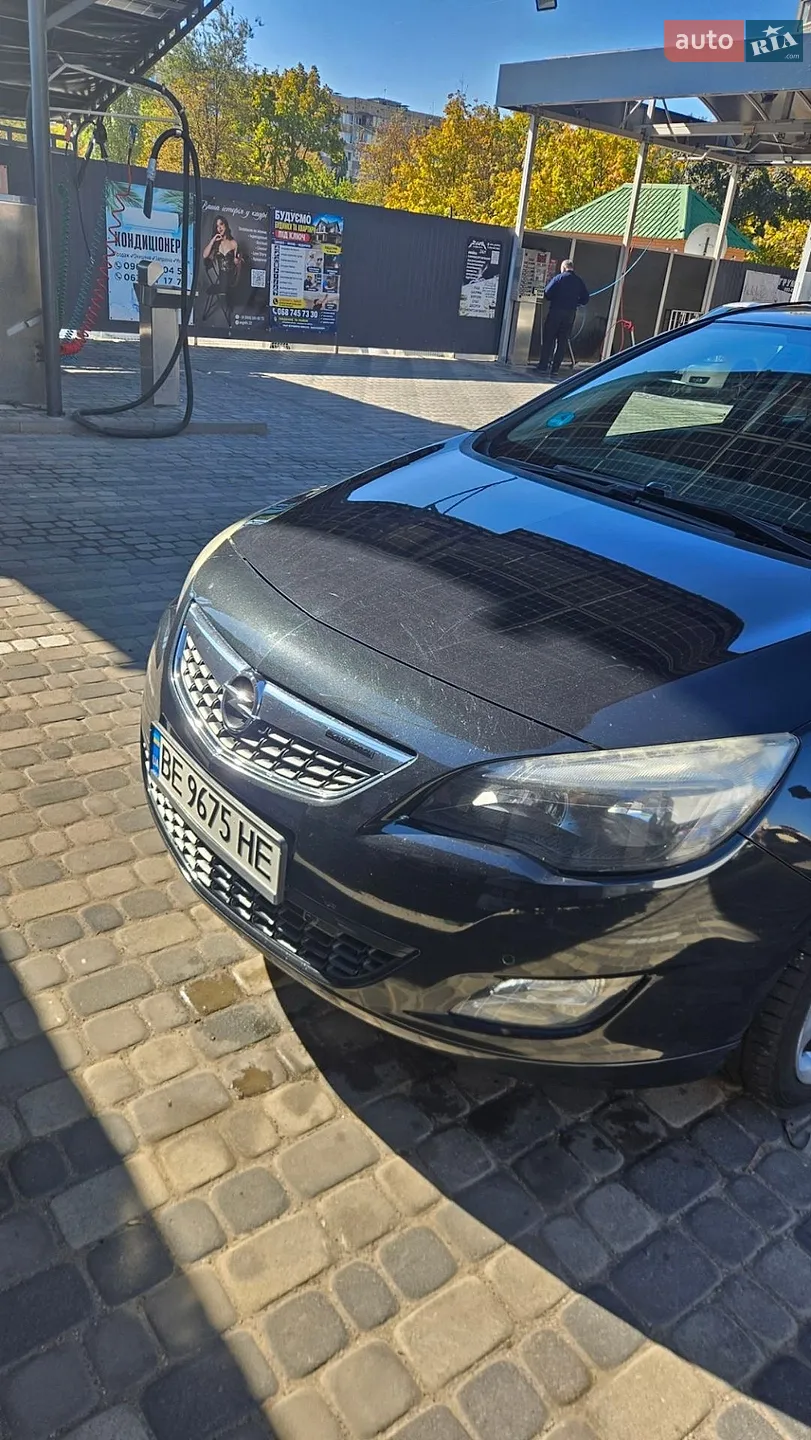 Opel Astra, 2011