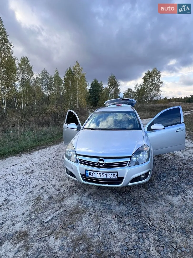Opel Astra, 2011