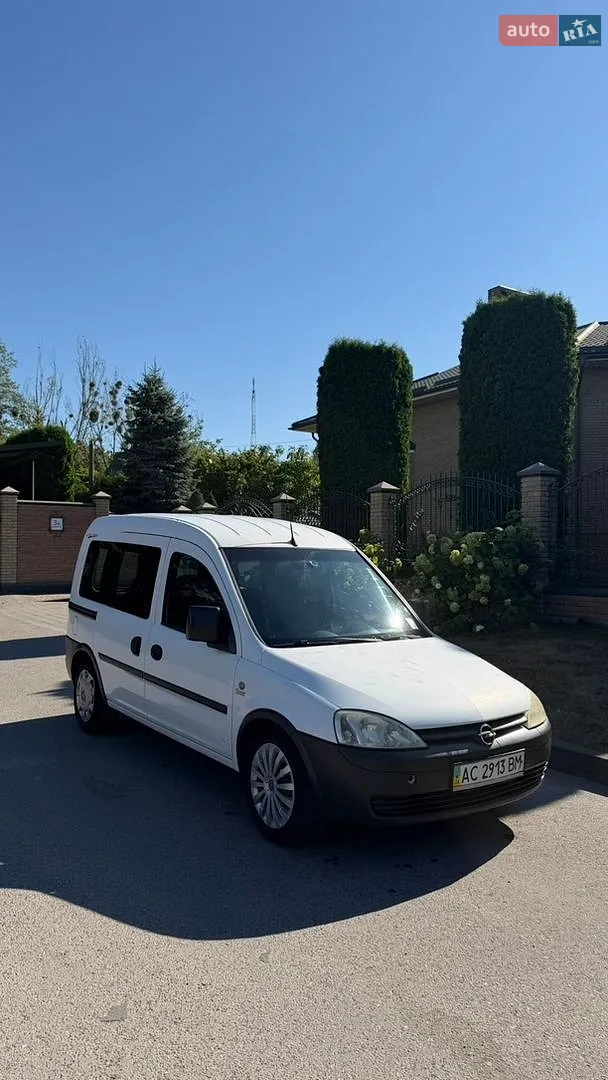 Opel Combo 2010 — 1