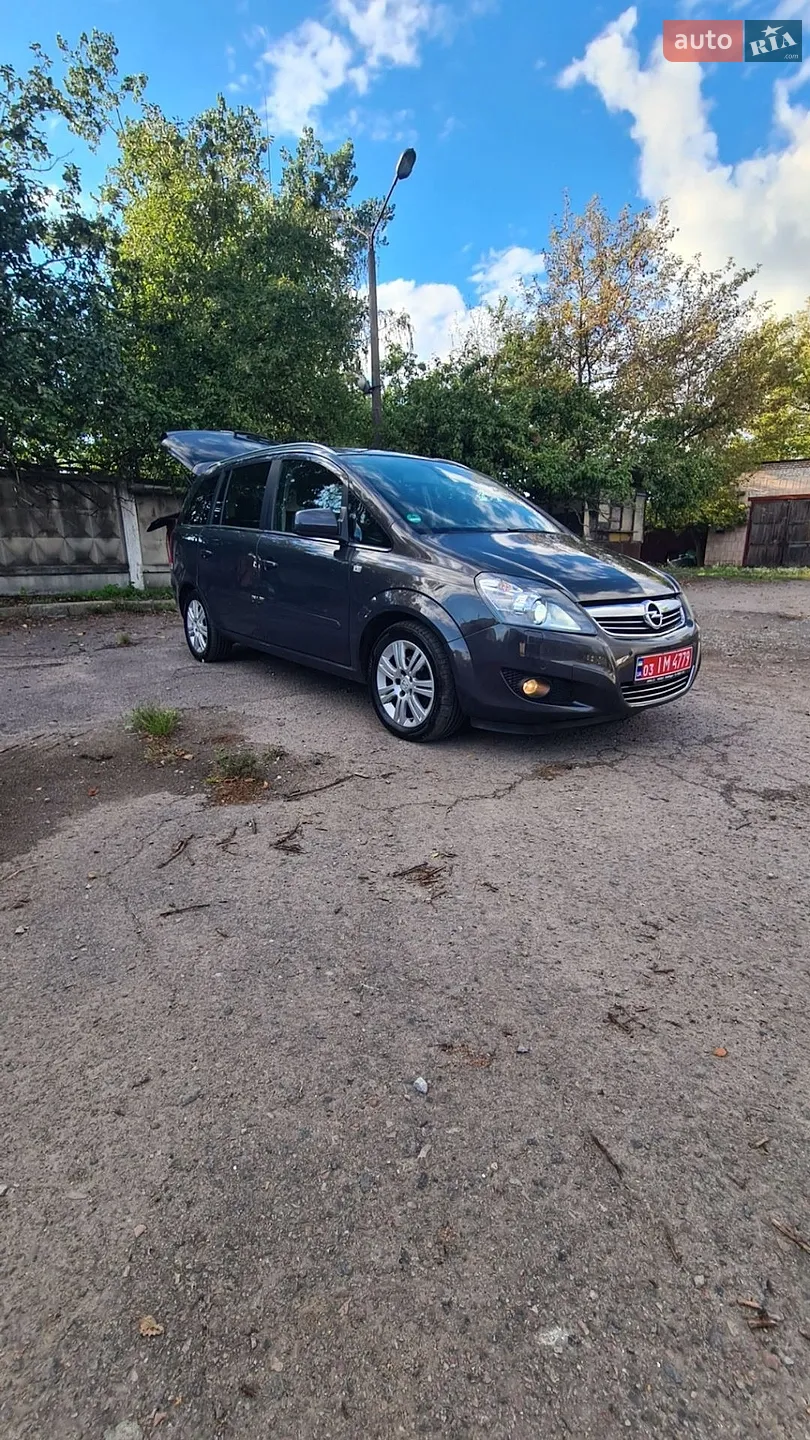 Opel Zafira Tourer, 2013