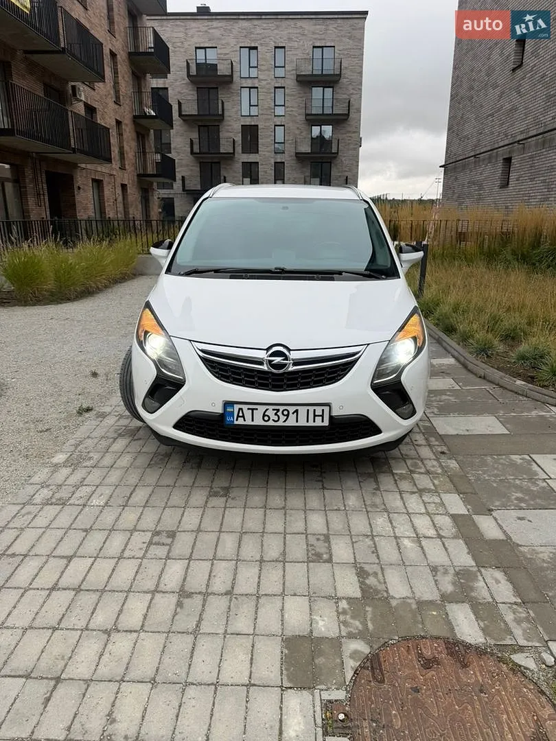 Opel Zafira Tourer, 2012