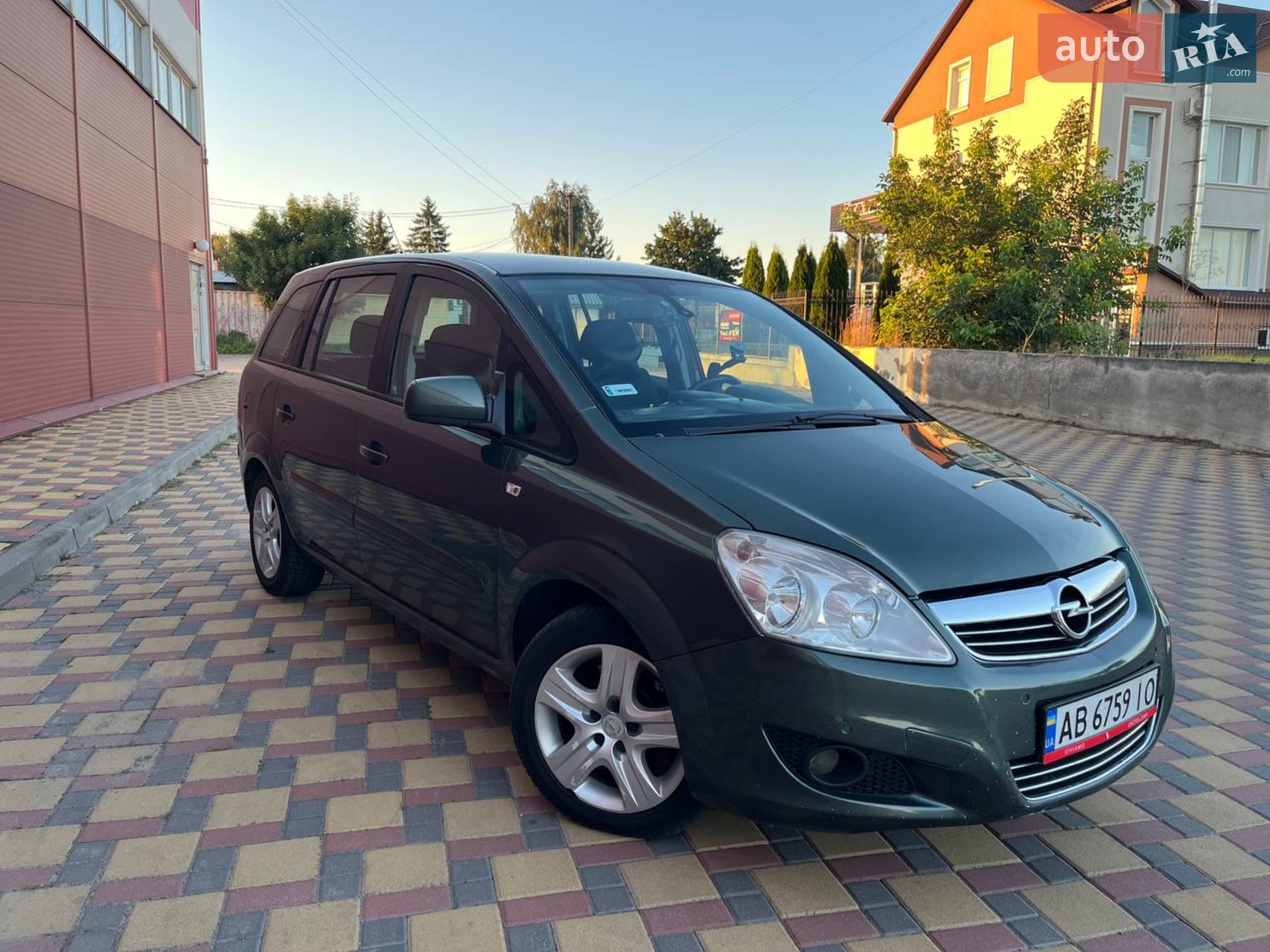 Opel Zafira 2010 — 1