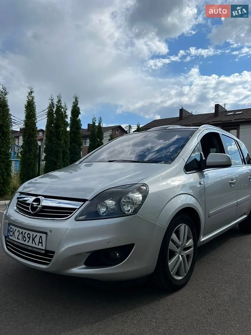 Opel Zafira, 2011