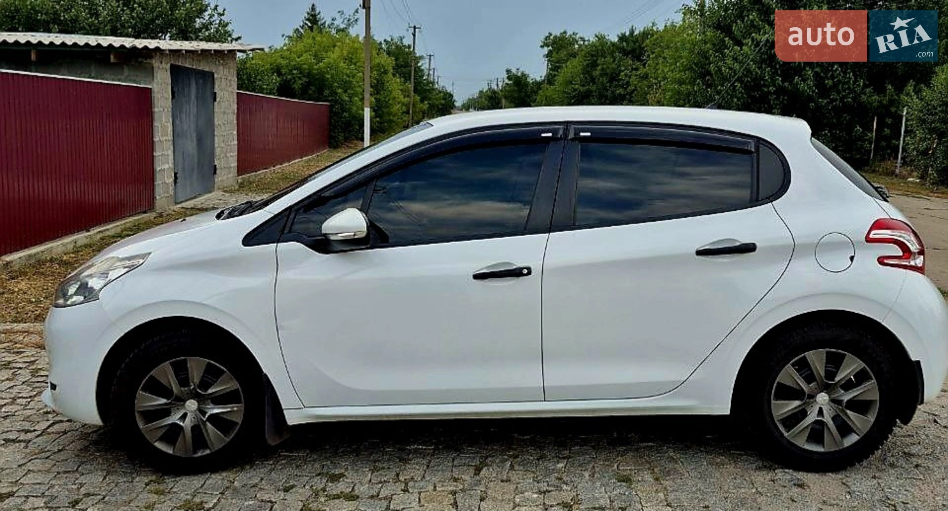 Peugeot 208, 2013