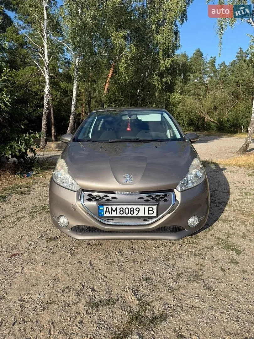 Peugeot 208, 2012