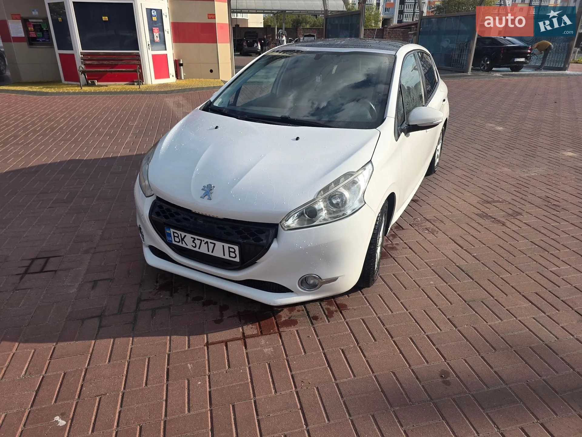 Peugeot 208, 2012