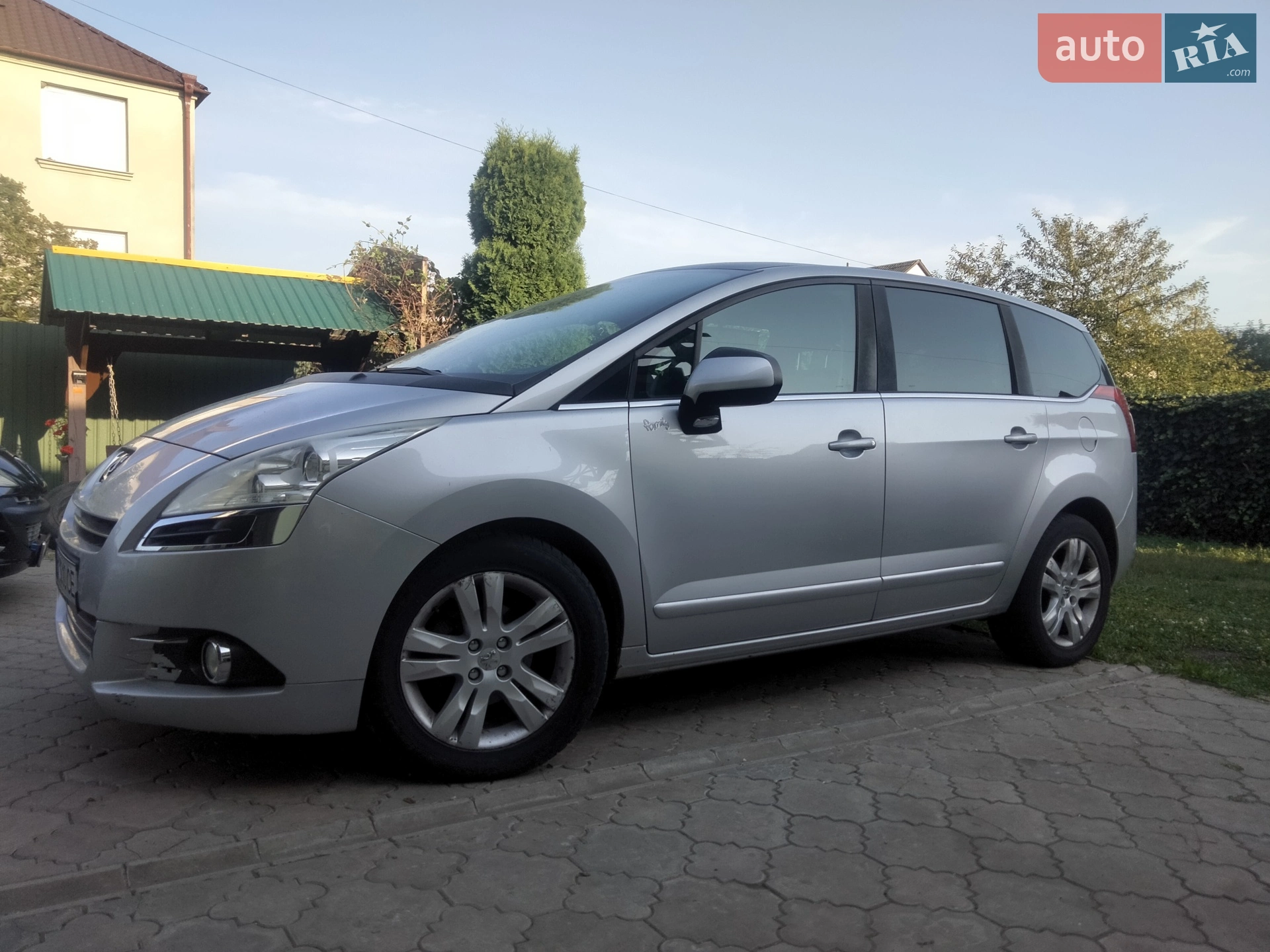 Peugeot 5008, 2011