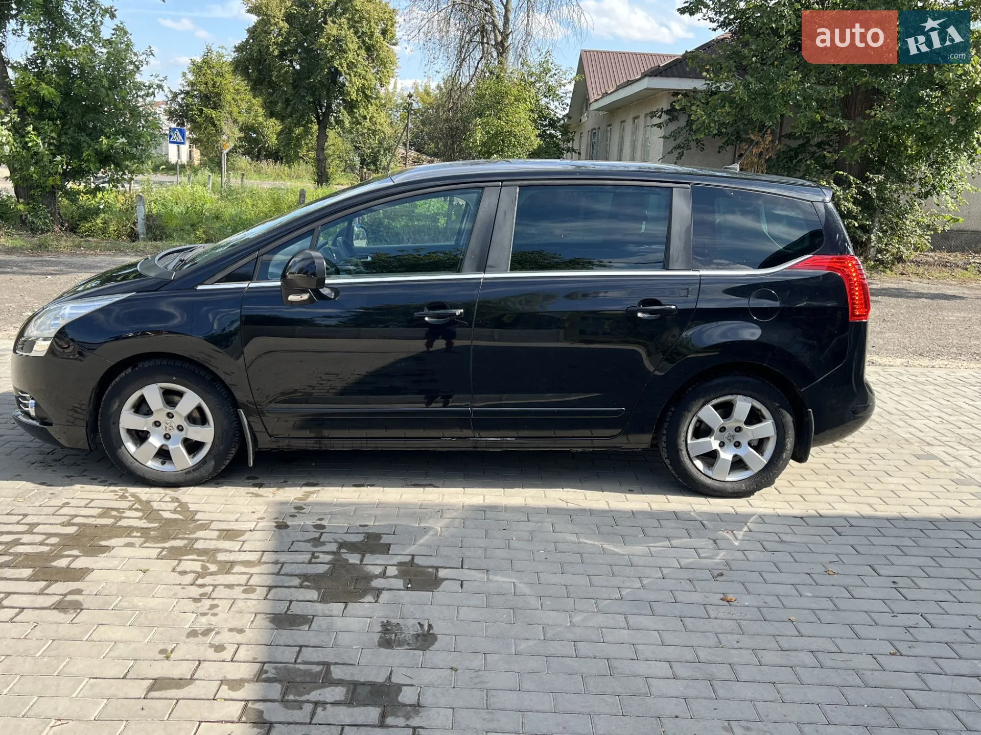 Peugeot 5008, 2011