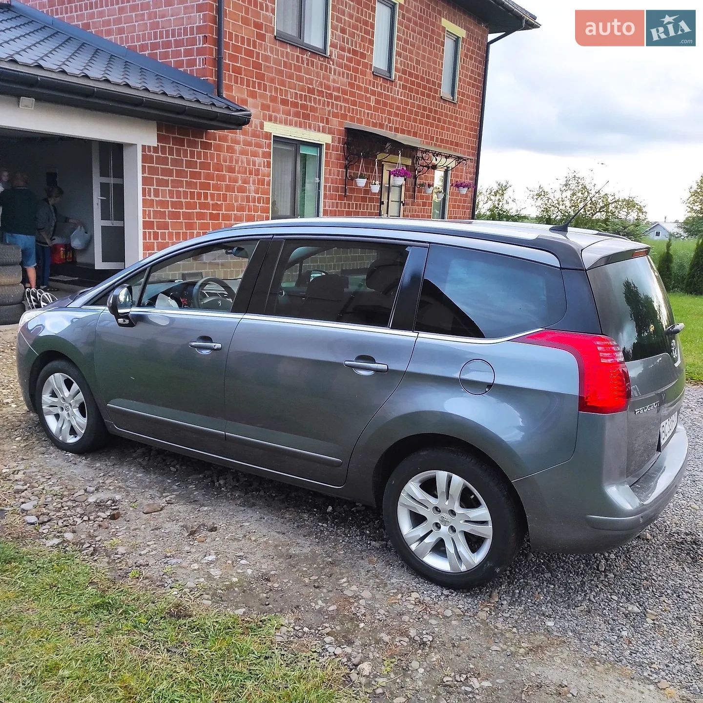 Peugeot 5008, 2011