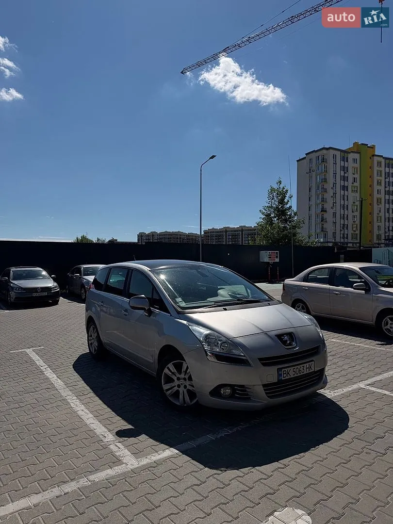 Peugeot 5008, 2011