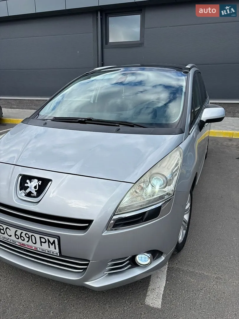 Peugeot 5008, 2011