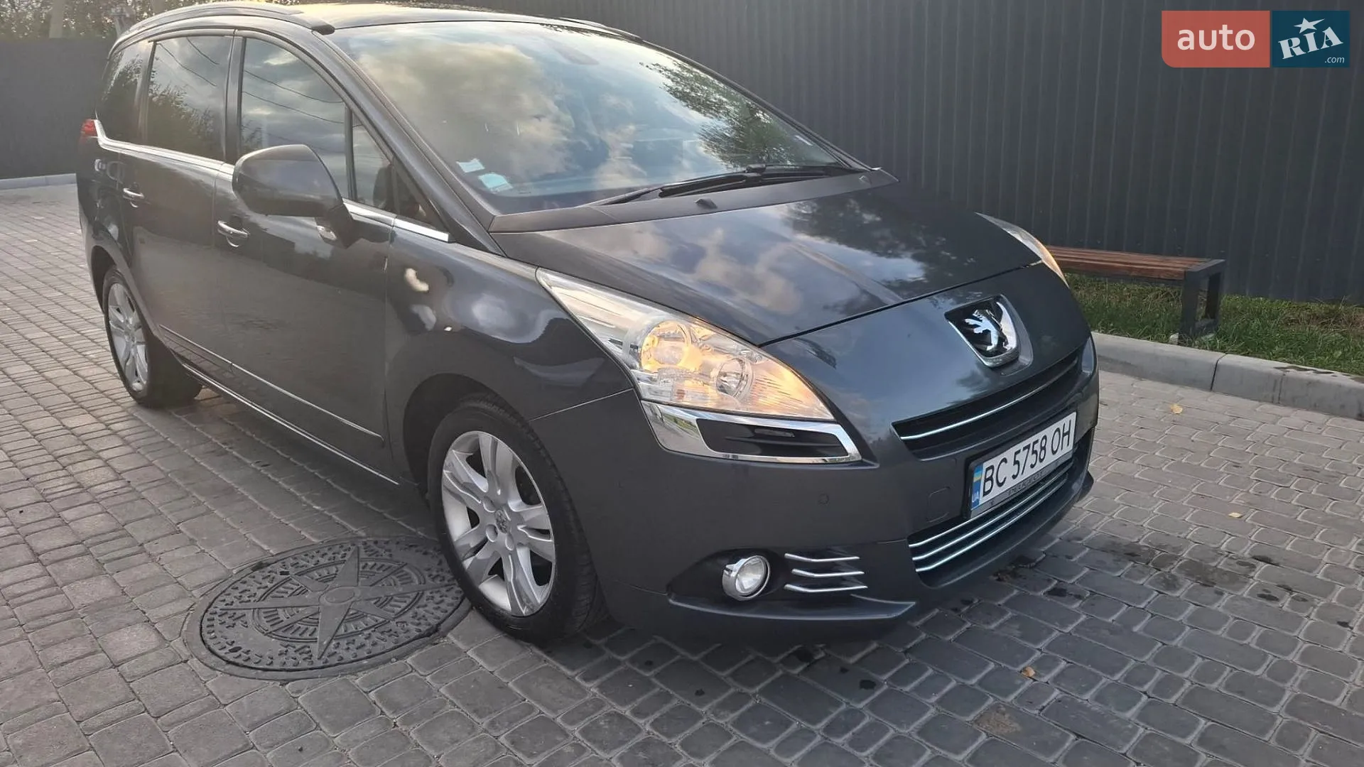 Peugeot 5008, 2011