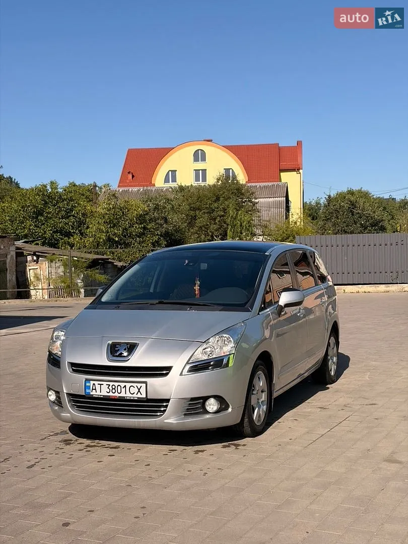 Peugeot 5008 2011 — 1