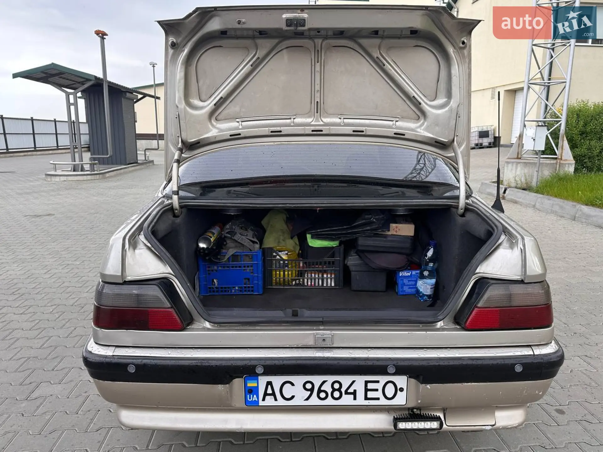Peugeot 605, 1992